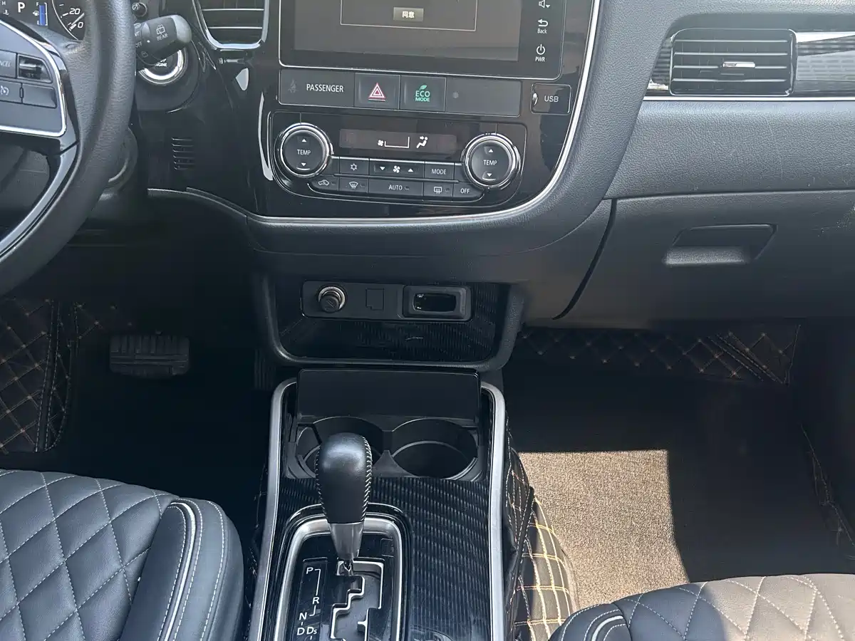 Mitsubishi Outlander 2023 1.5T CVT FWD Premium Edition 5-seater фото 13