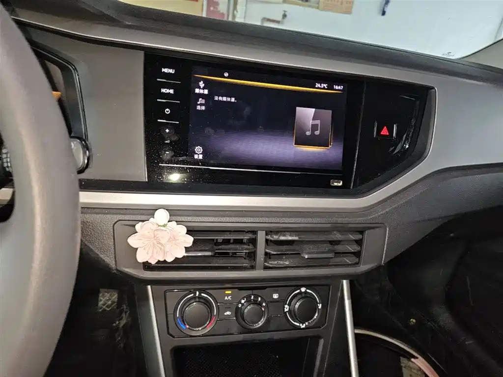 Volkswagen Polo 2023 Plus 1.5L Automatic Panorama Enjoyment Edition фото 13