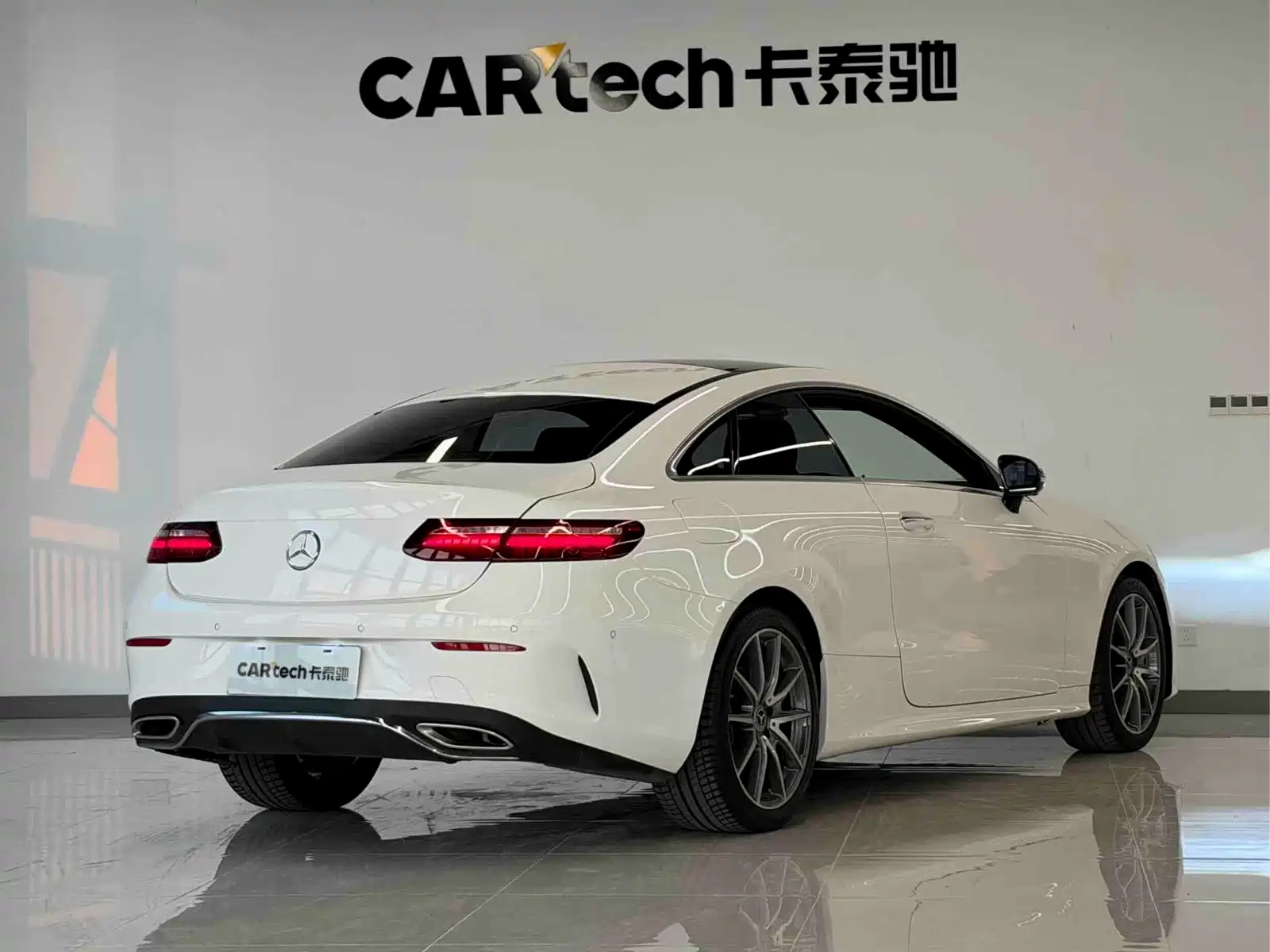 Фото 4 - Mercedes-Benz E-Class (Import)