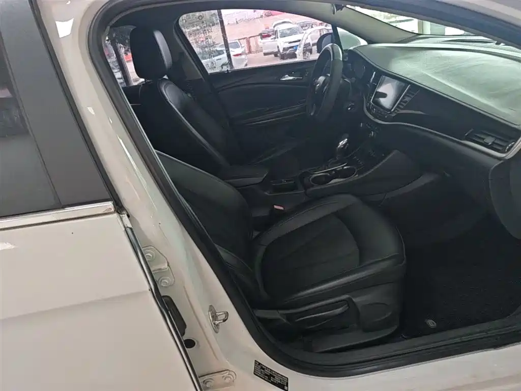 Buick Verano 2018 Sedan 20T Dual Clutch Leading фото 25