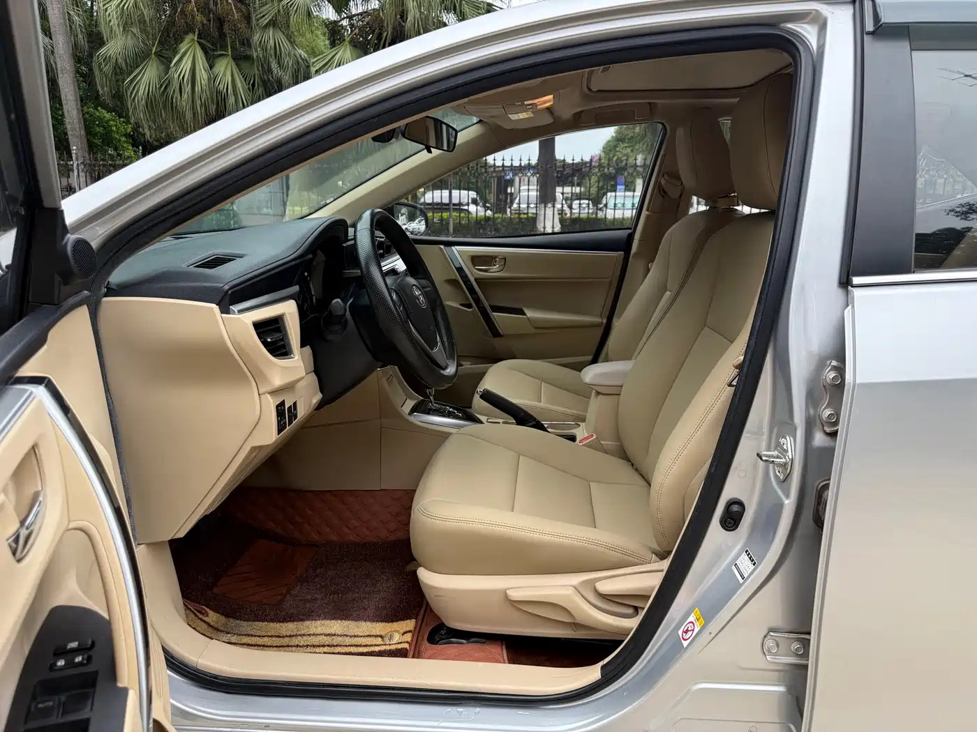 Toyota Corolla 2014 1.6L CVT GL-i фото 4