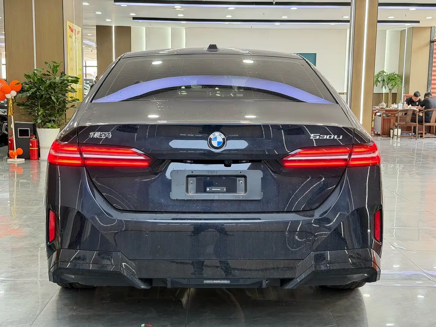 BMW 5 Series 2025 530Li Leading M Sport Package фото 11