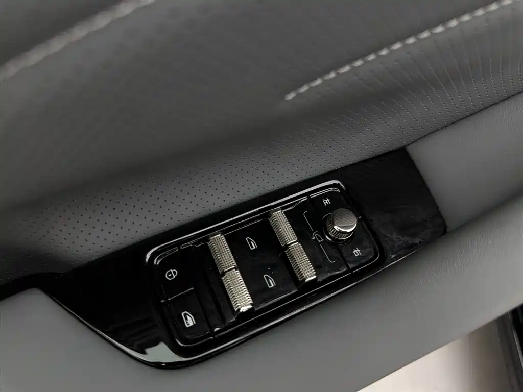 Geely Galaxy Galaxy E8 2025 700km Long Voyage Smart Drive Edition фото 25