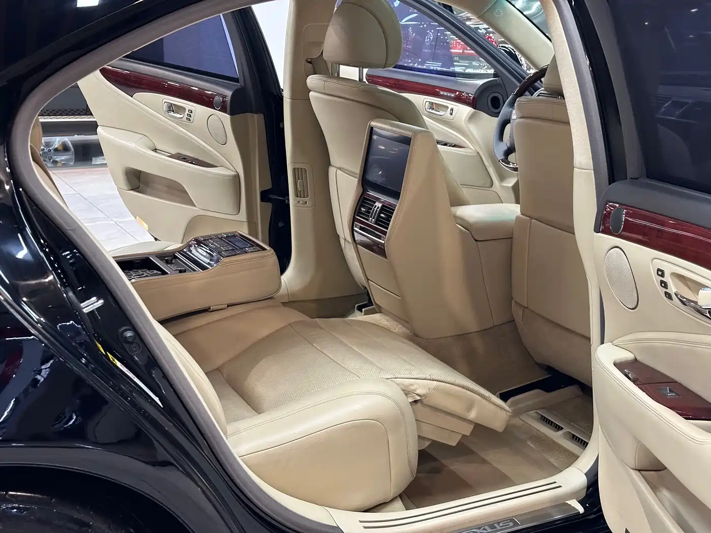 Lexus LS 2010 460L Premium Edition фото 11