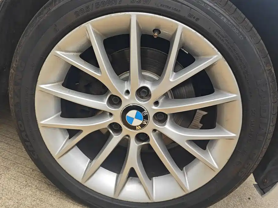 BMW 1 Series (Import) 2016 120i Leading Model фото 6