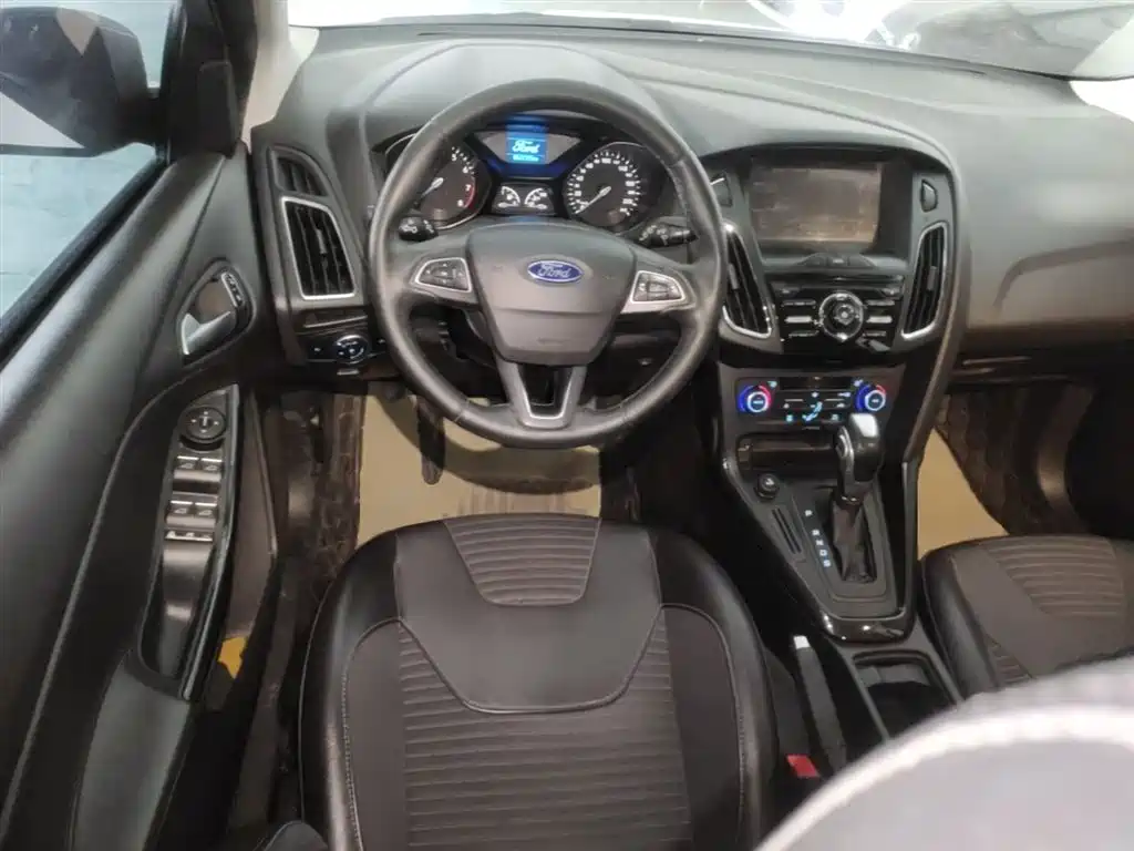 Фото 17 - Ford Focus