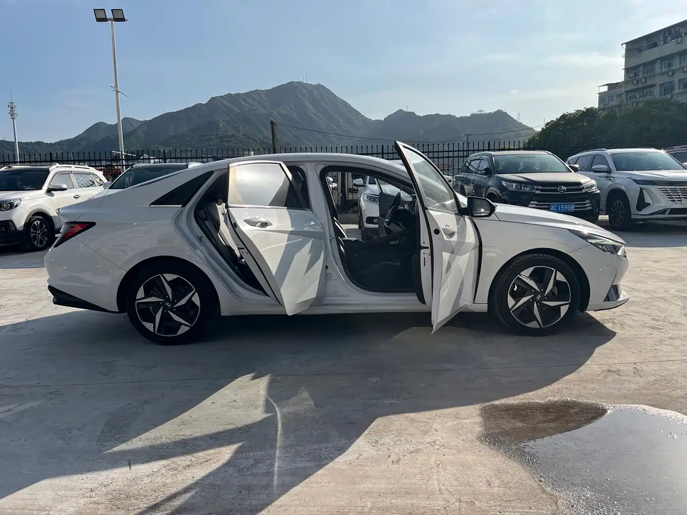 Hyundai Elantra 2021 1.5L CVT GLX Elite Edition фото 12