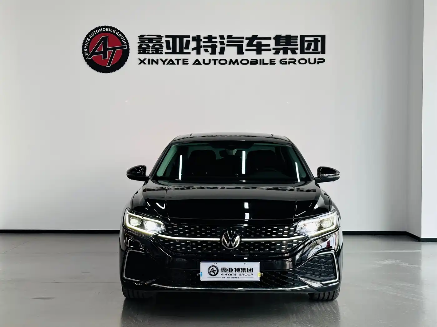 Volkswagen Passat 2024 380TSI Starlight Luxury Edition фото 3