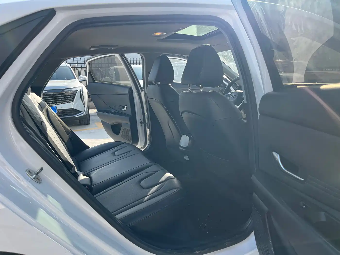 Hyundai Elantra 2021 1.5L CVT GLX Elite Edition фото 10