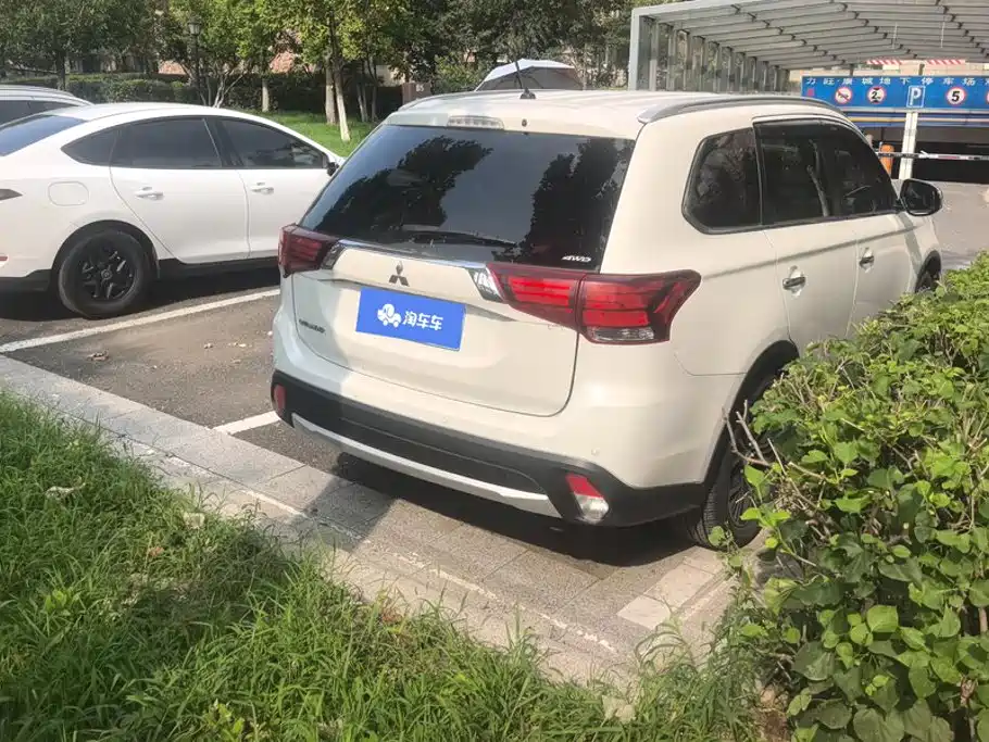 Mitsubishi Outlander (Import) 2016 2016 2.4L 4WD Elite 5-seater