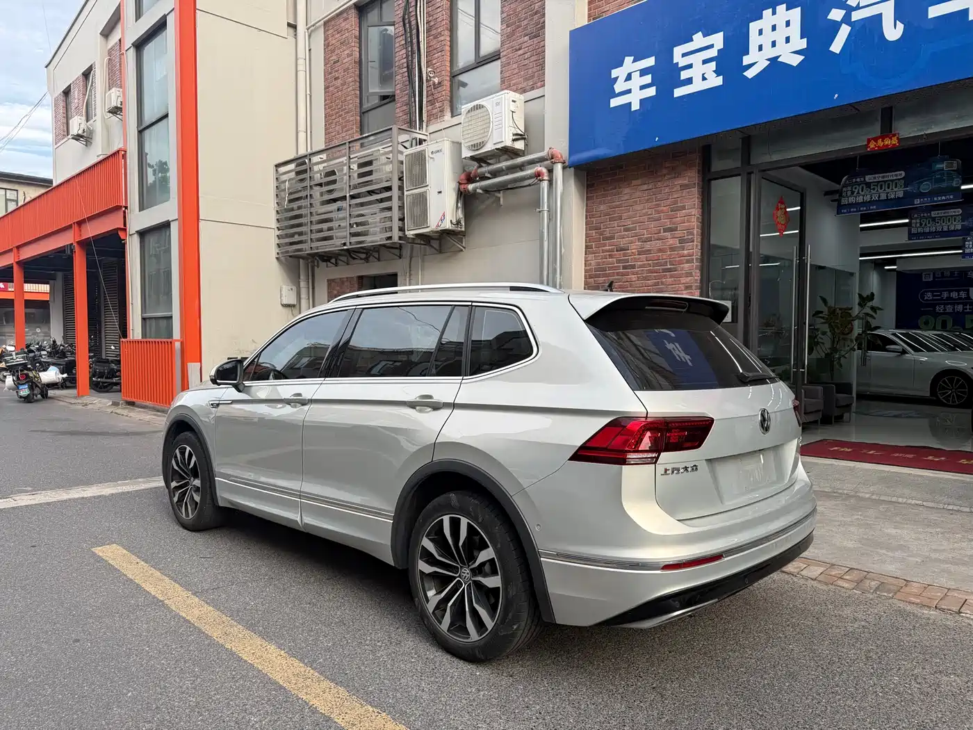 Volkswagen Tiguan L 2019 330TSI Automatic 2WD R-Line Flagship Edition China VI фото 5
