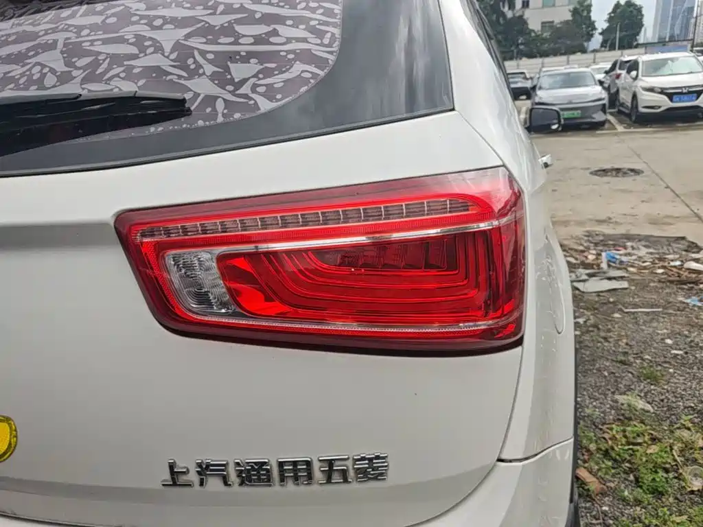 Baojun 560 2017 2017 1.5T DCT Flagship 7-seater