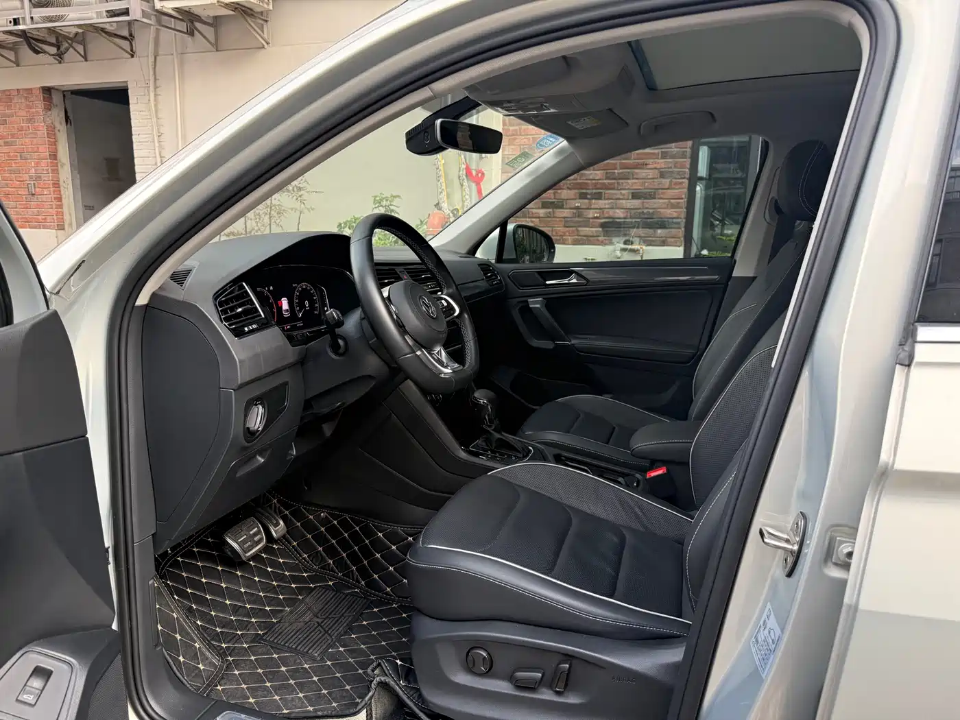 Volkswagen Tiguan L 2019 330TSI Automatic 2WD R-Line Flagship Edition China VI фото 10