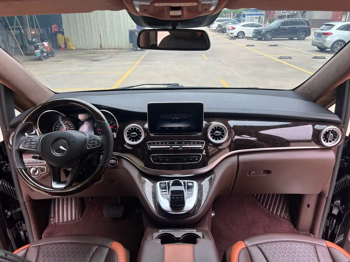 Mercedes-Benz V-Class 2018 V 260 L Premium Long Wheelbase Edition China VI фото 4