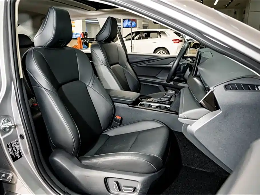 Toyota Camry 2026 Hybrid 2.0HSE Sport Lite Edition фото 20