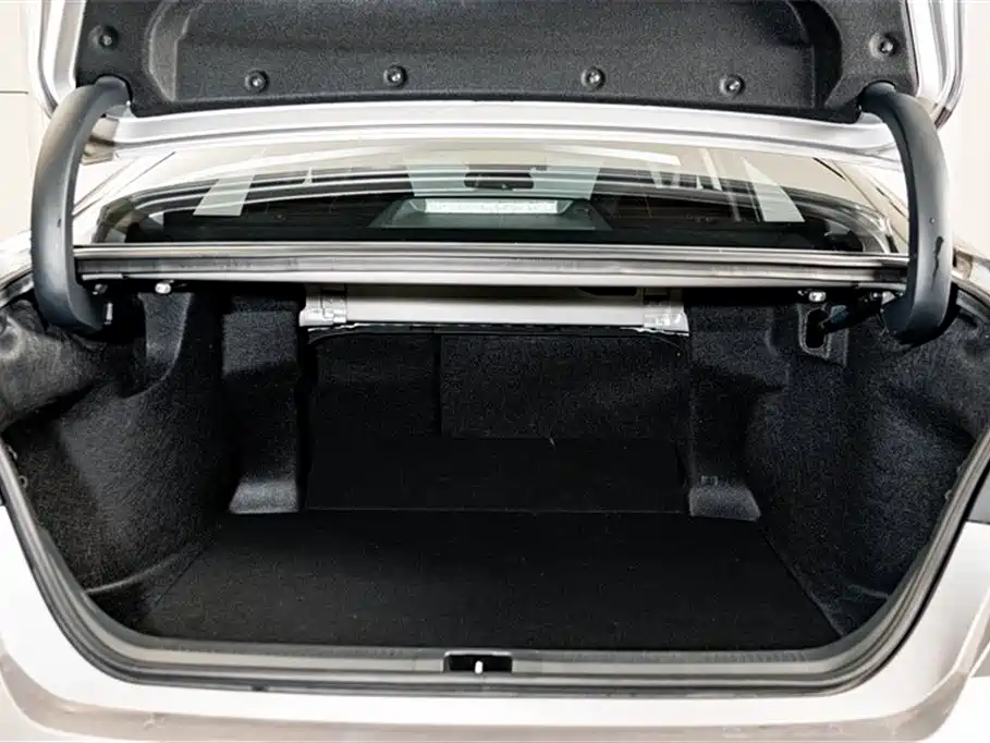 Toyota Camry 2026 Hybrid 2.0HSE Sport Lite Edition фото 24