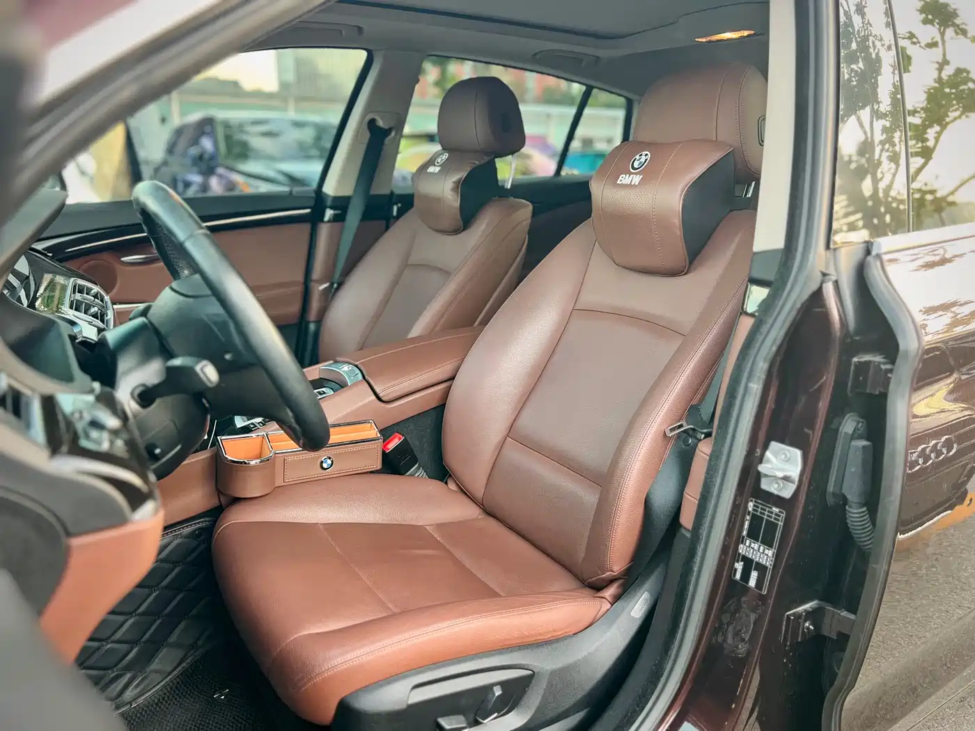 BMW 5 Series GT 2015 528i Leading фото 15