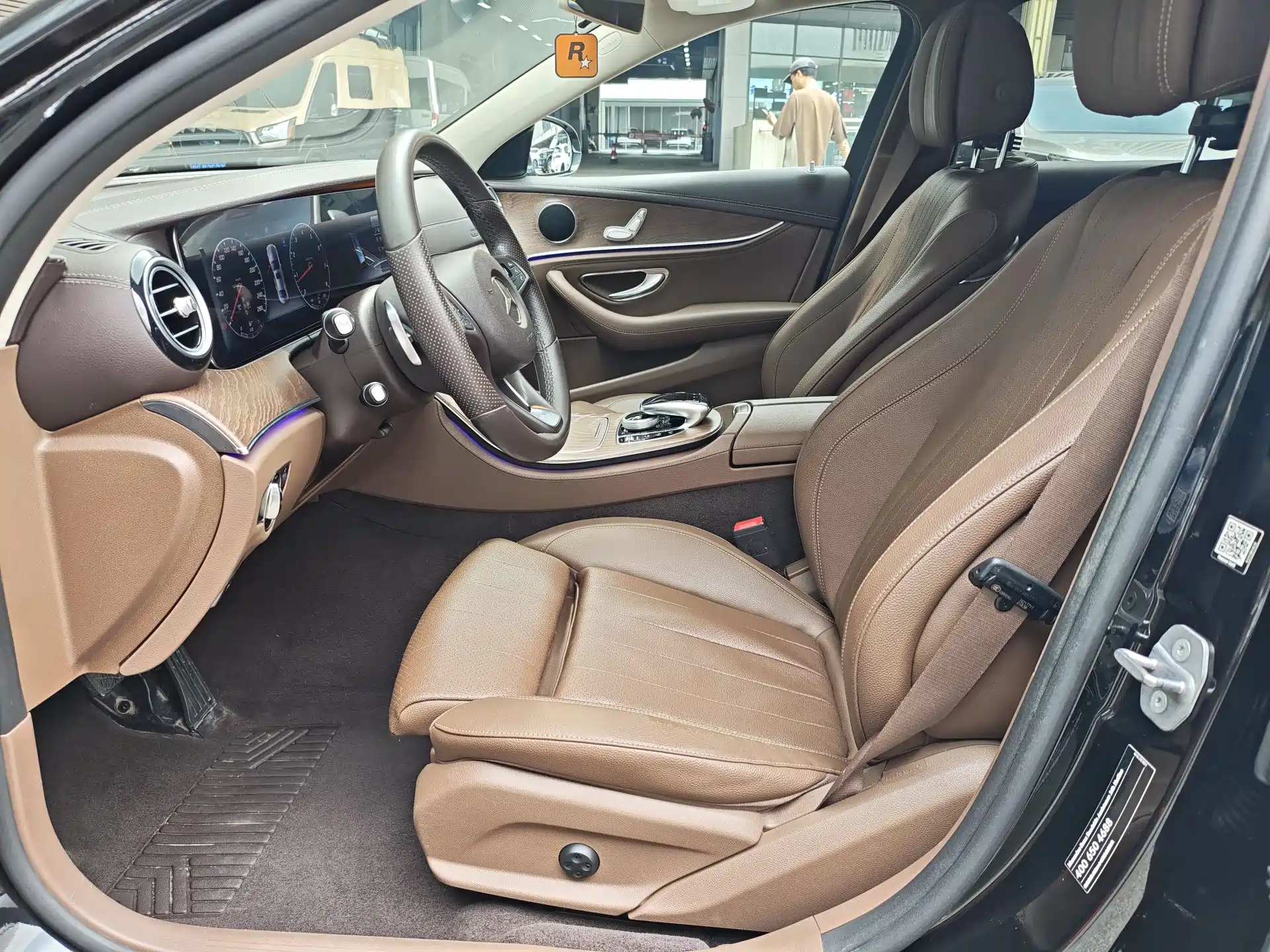 Фото 10 - Mercedes-Benz E-Class