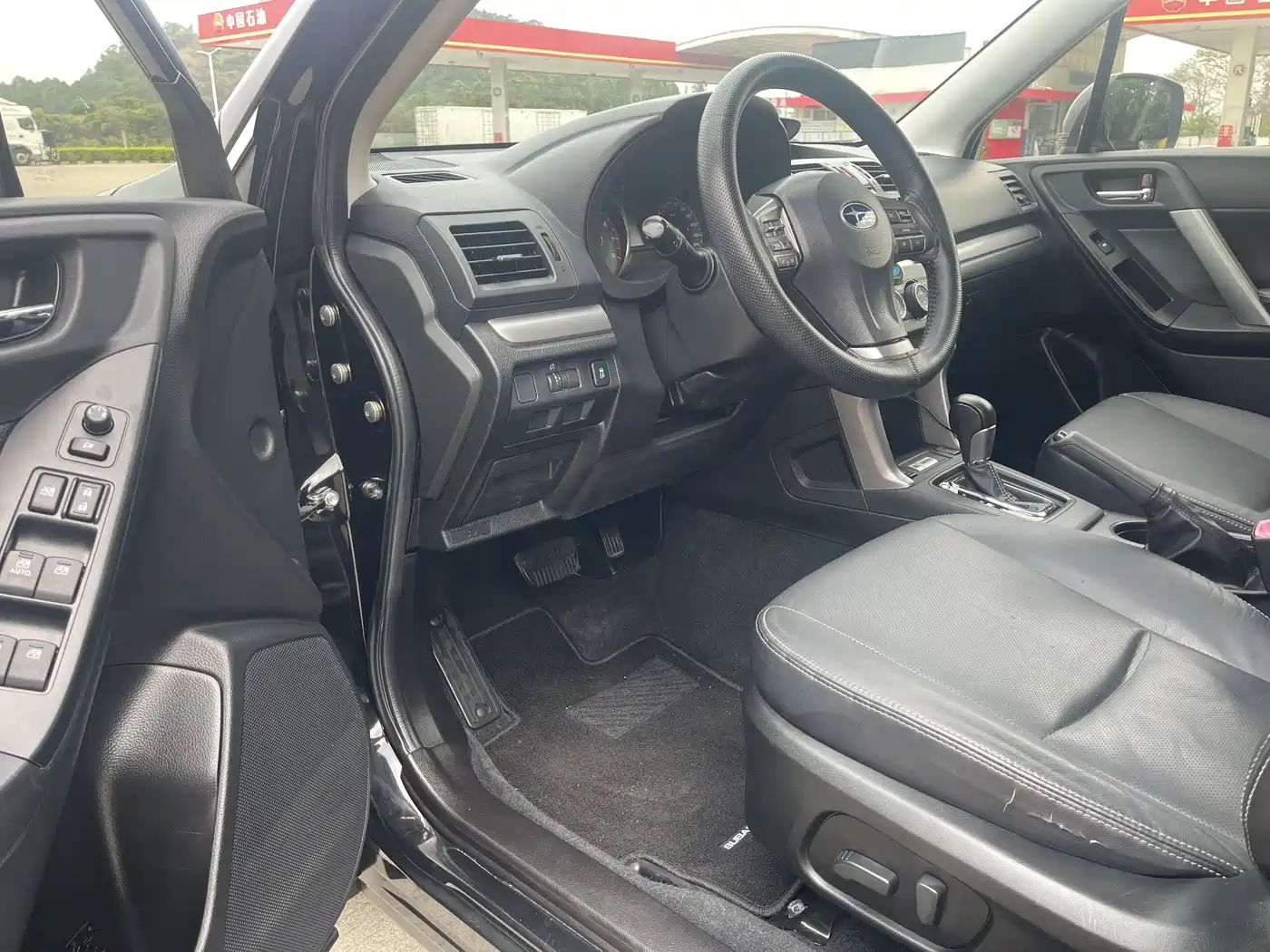 Subaru Forester 2013 2.5i Automatic Luxury Edition фото 5