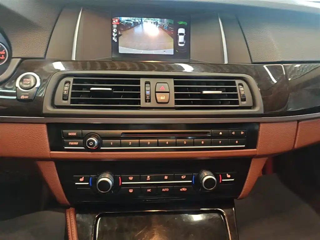 BMW 5 Series 2017 525Li Leading Edition фото 13