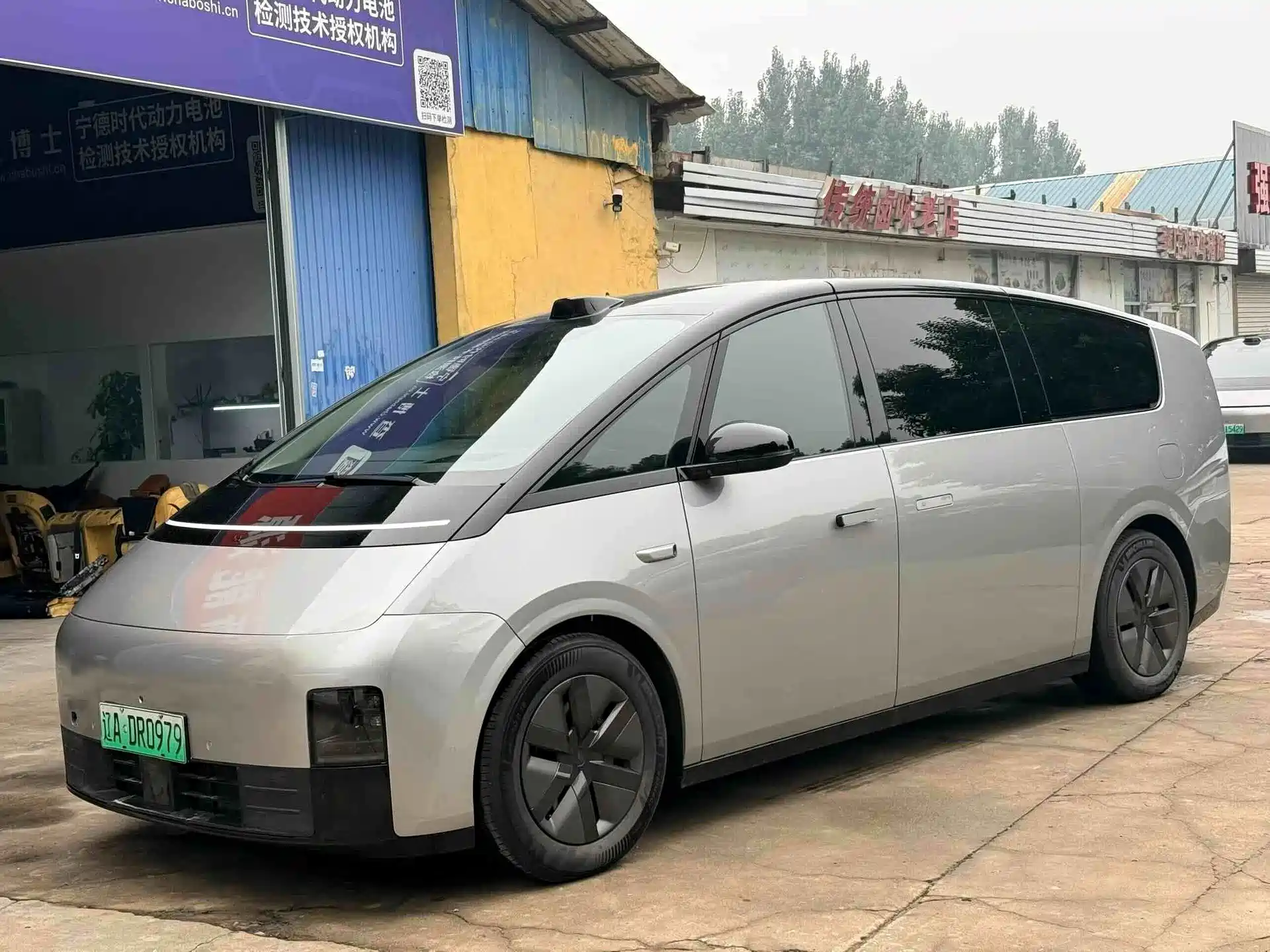 Фото 2 - Li Auto MEGA