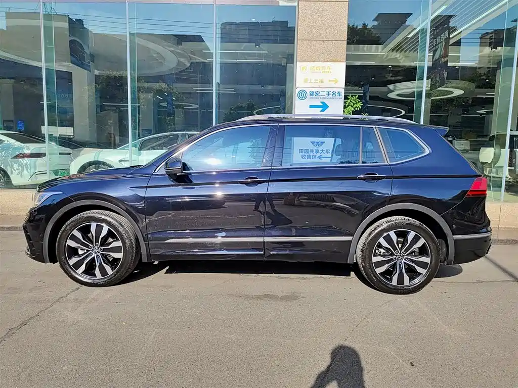 Volkswagen Tiguan L 2024 Outstanding 330TSI Auto 2WD R-Line Dragon Glory Edition фото 3