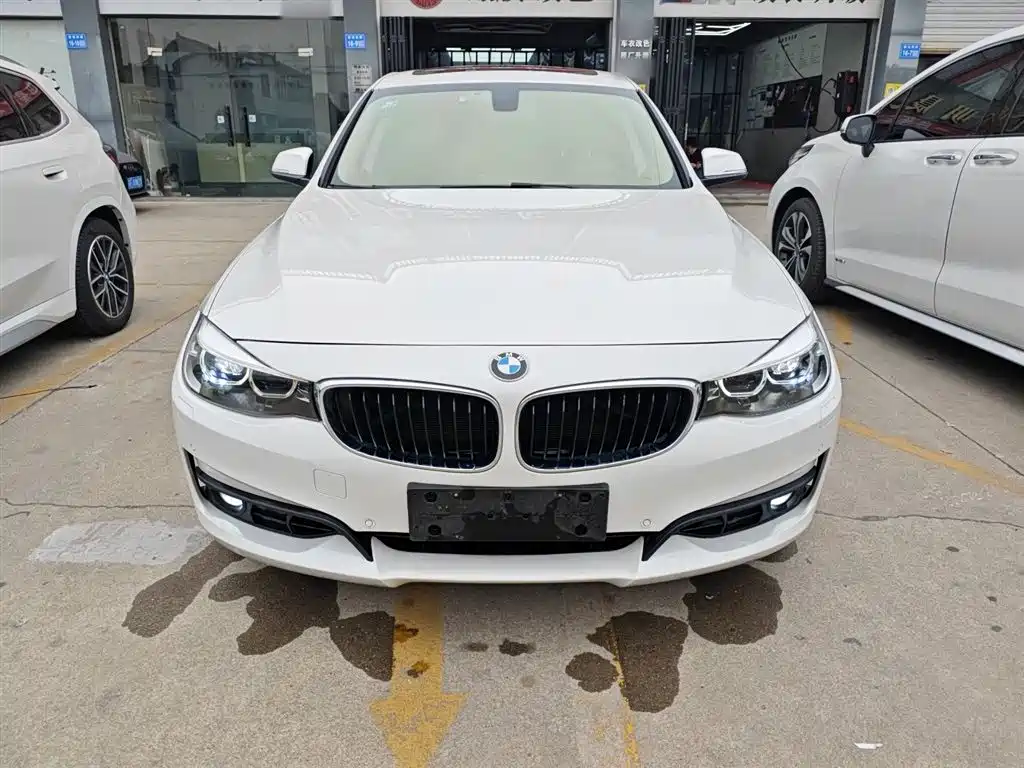 BMW 3 Series GT 2017 320i Fashion фото 3