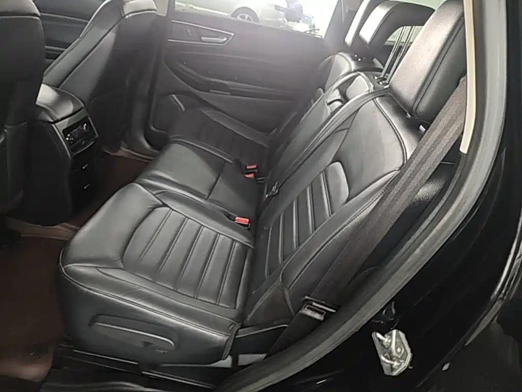 Фото 17 - Ford Edge