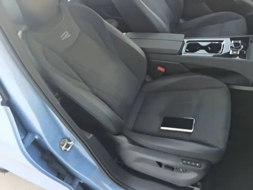 Photo 25 - Volkswagen Tiguan L