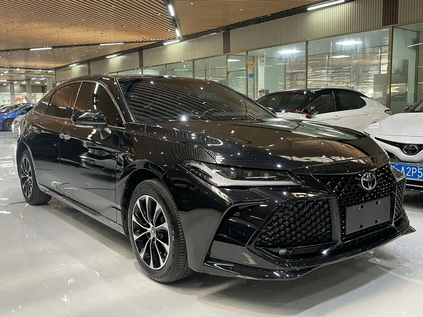 Toyota Avalon 2022 2.0L Luxury Edition фото 3