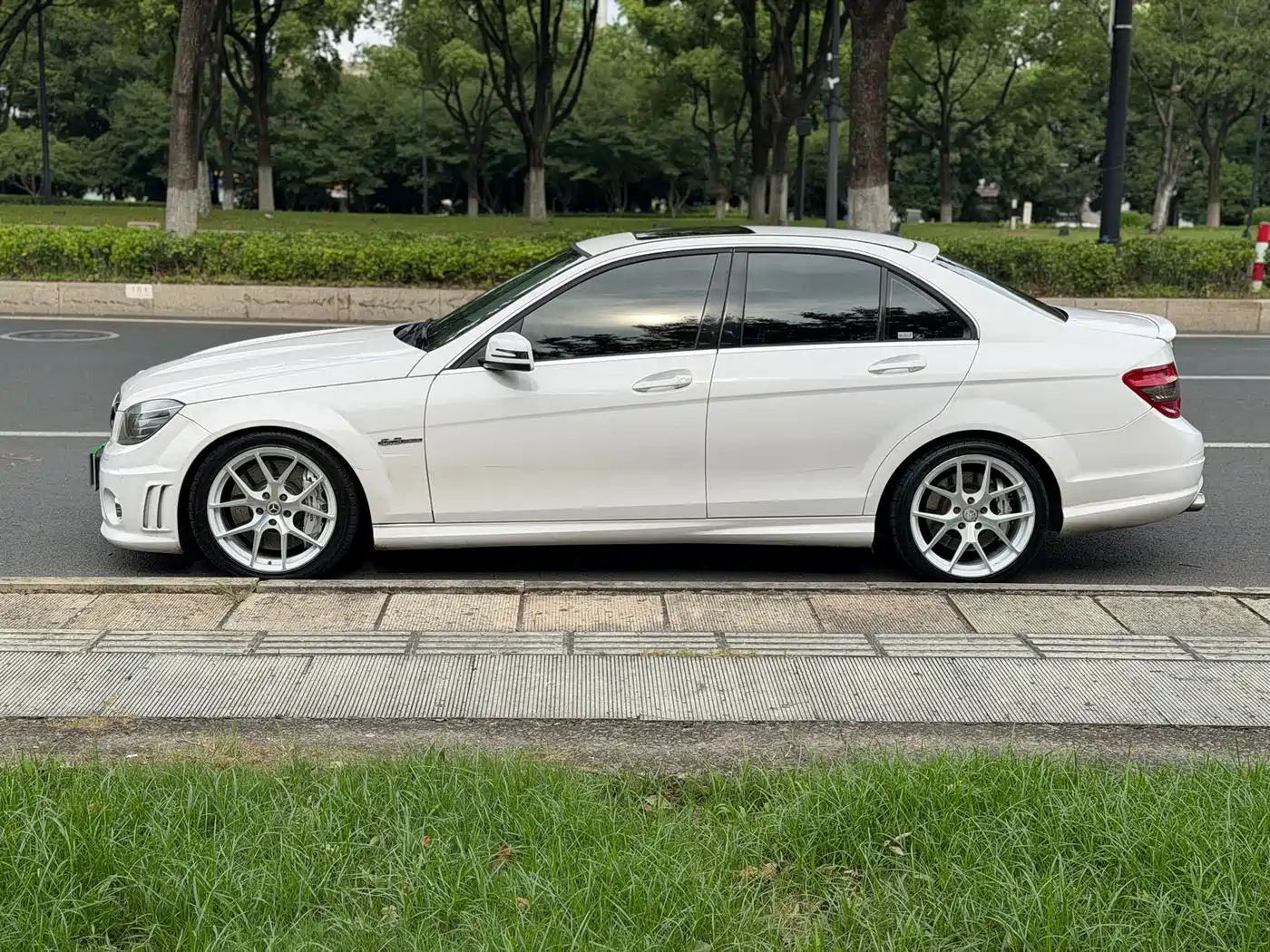 Photo 4 - Mercedes-Benz C-Class