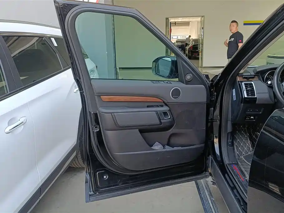Land Rover Discovery 2017 3.0 SC V6 HSE фото 7