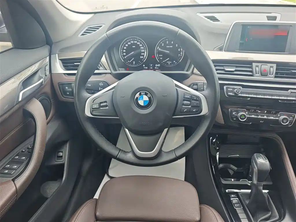 BMW X1 2019 sDrive18Li Premium Model фото 11