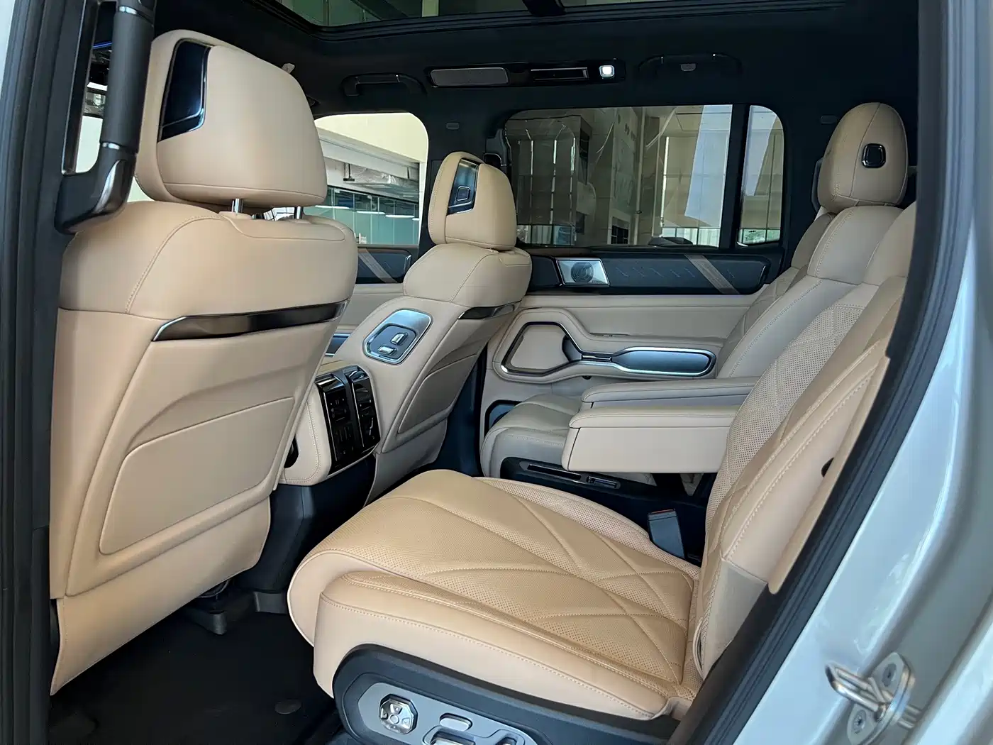 Fang Cheng Bao Leopard 8 2025 2025 Zhiyong Flagship 6-Seater