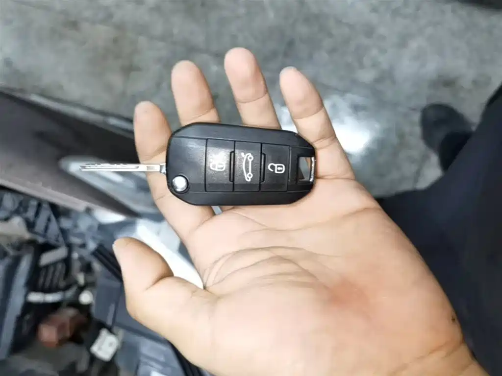 Peugeot 301 2016 1.6L Auto Comfort Edition фото 9