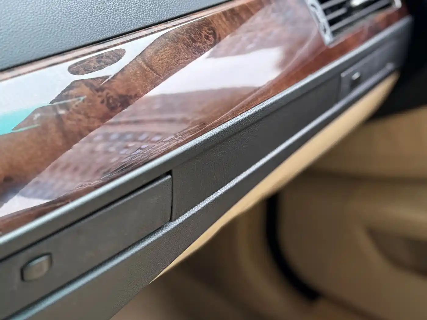 BMW 5 Series 2010 523Li Leading фото 16