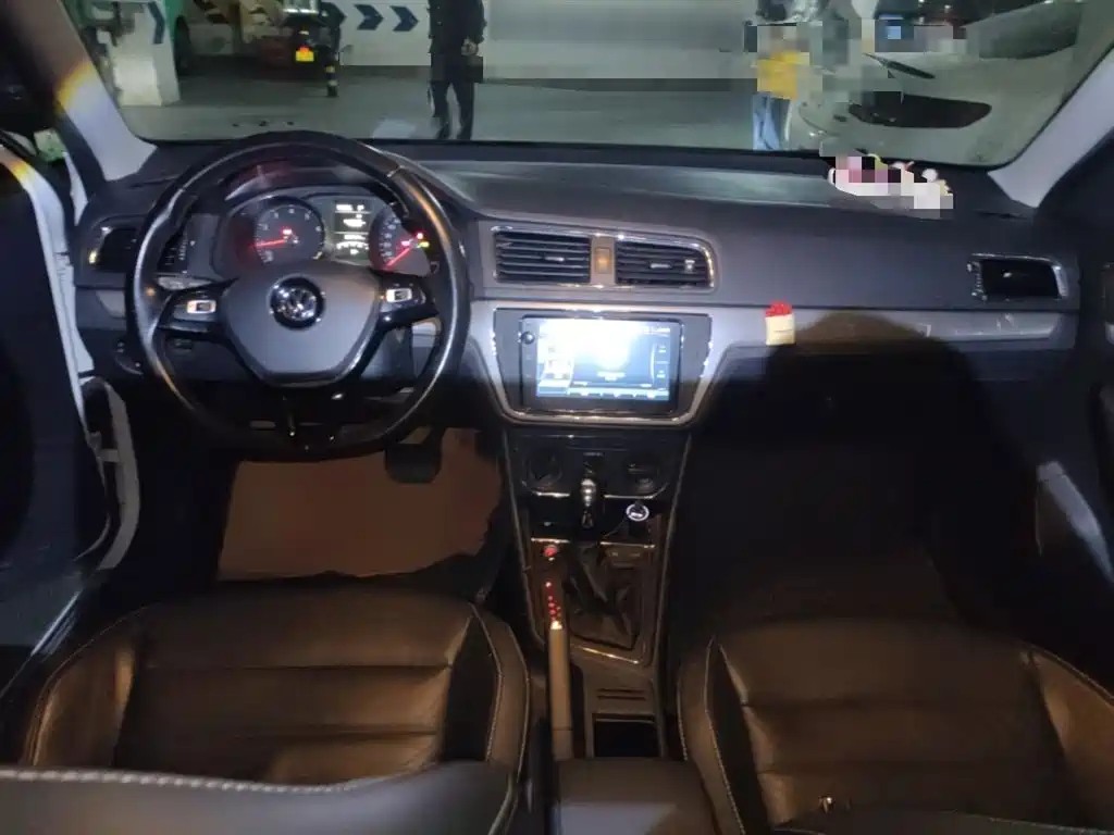 Volkswagen Lavida 2017 1.6L Automatic Comfort Edition фото 13