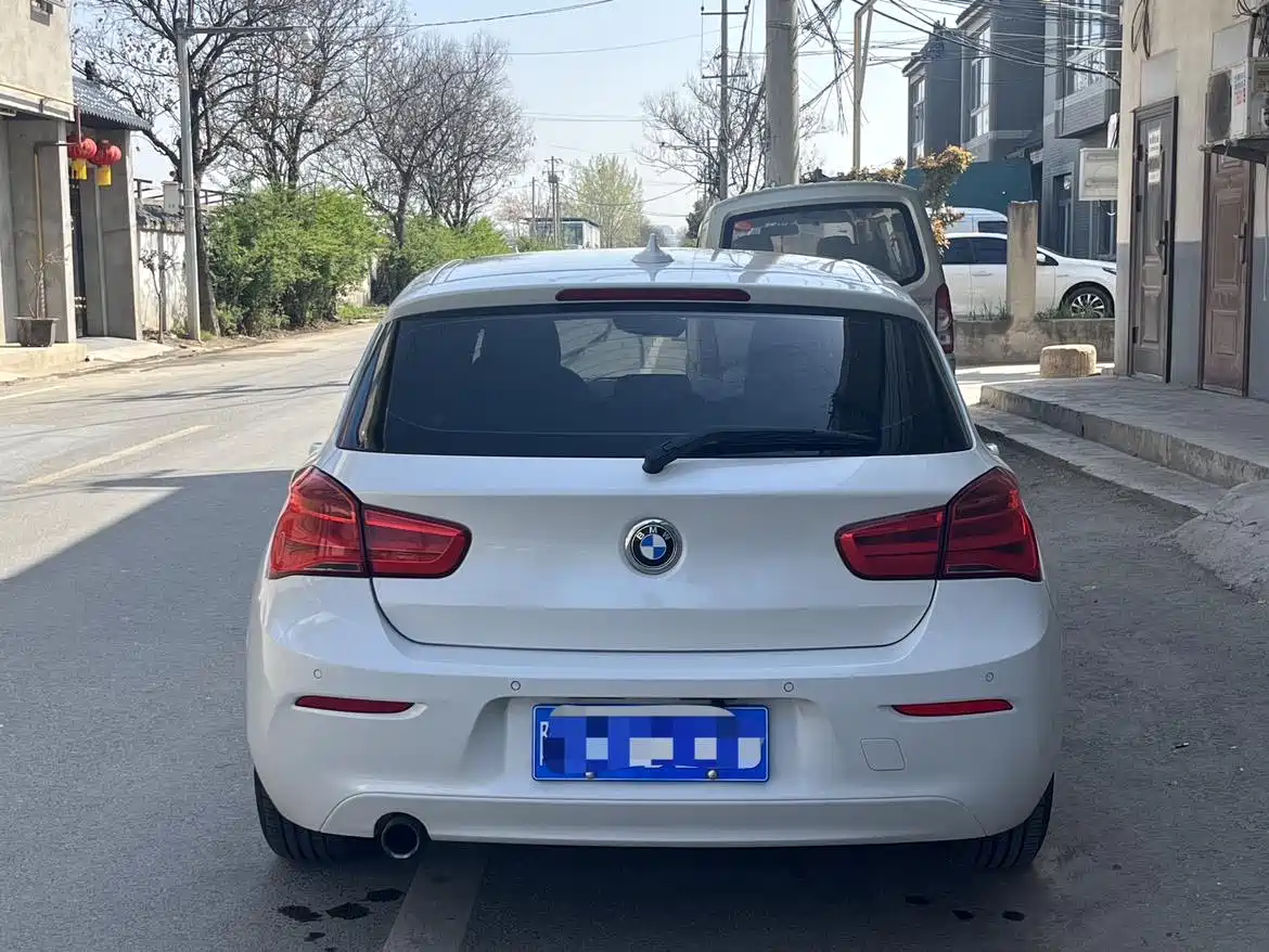 BMW 1 Series (Import) 2018 118i Leading фото 4