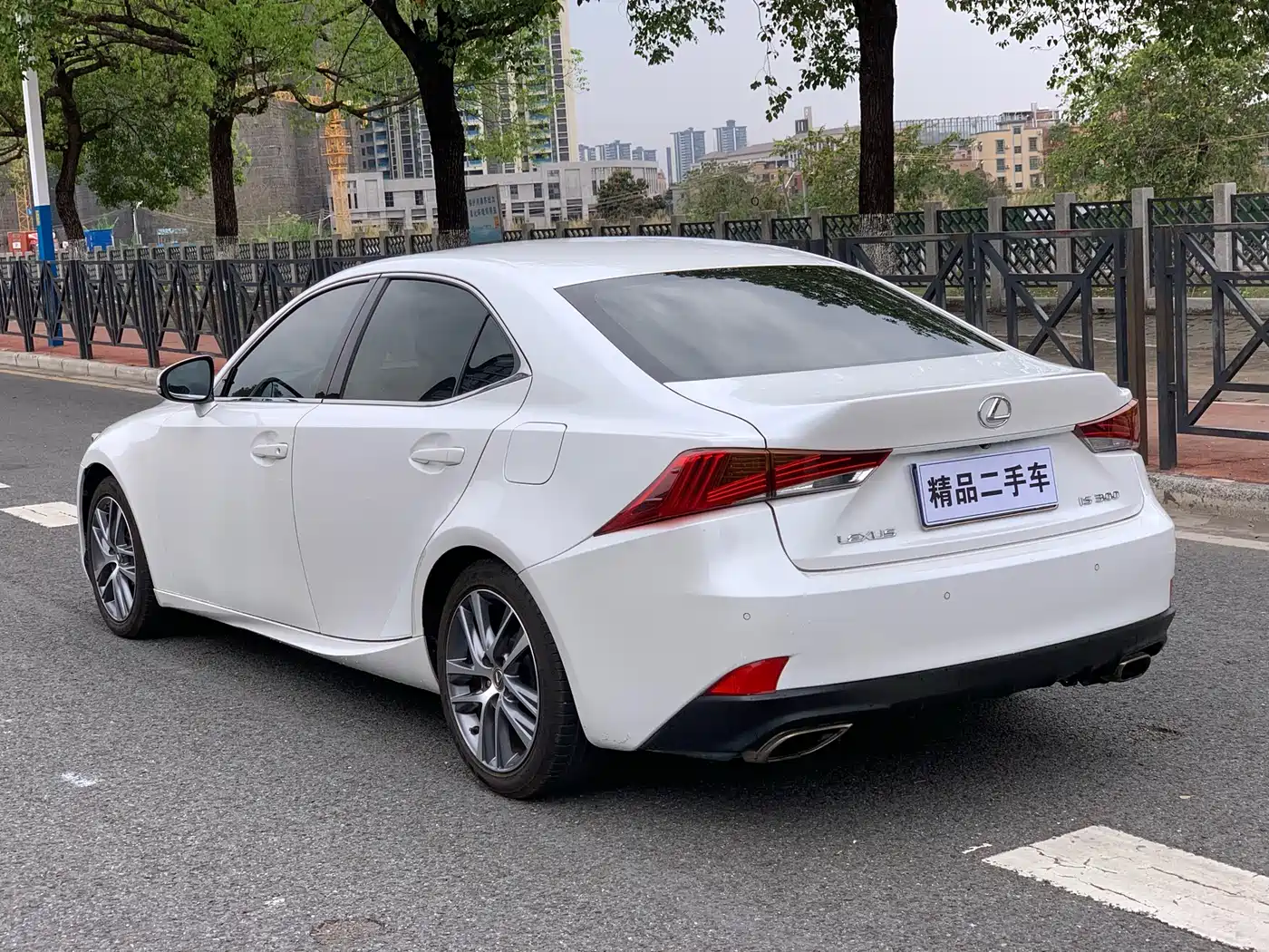 Lexus IS 2017 300 Fashion Edition фото 6