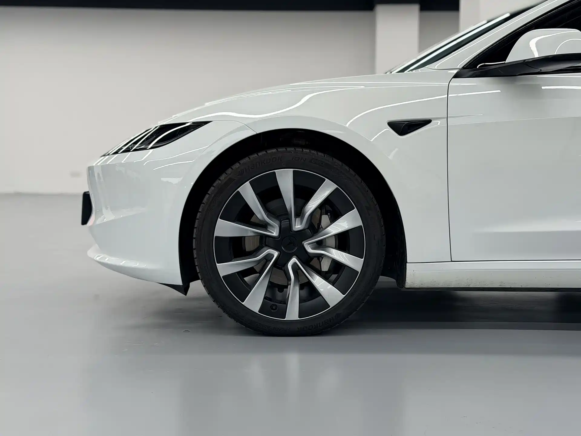 Фото 6 - Tesla Model 3