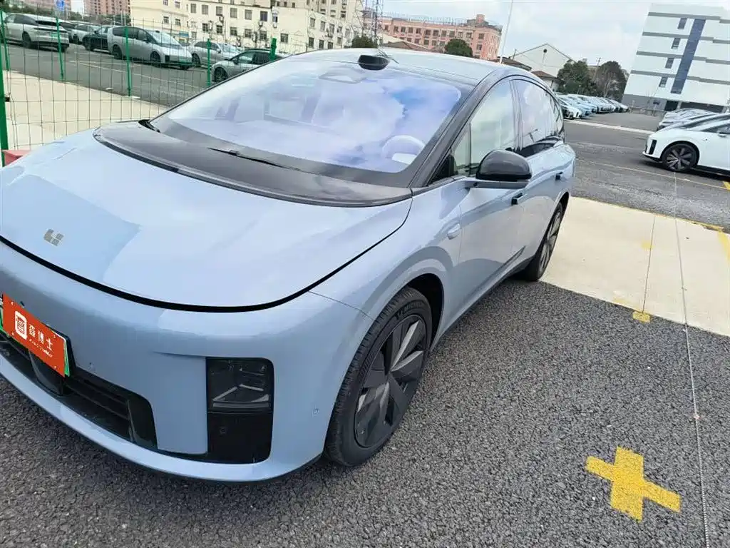 Li Auto Li i8 2025 Standard Edition