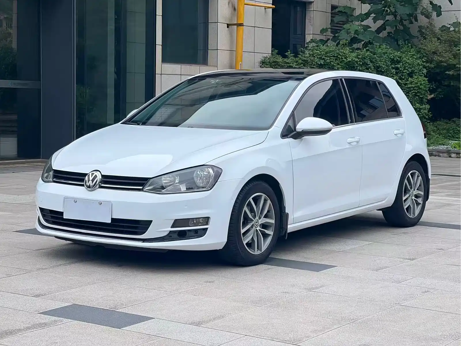 Фото 1 - Volkswagen Golf