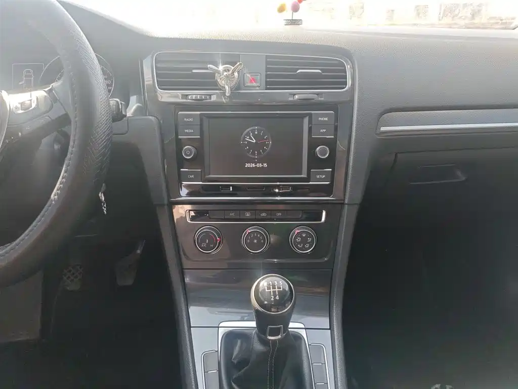 Volkswagen Golf 2017 230TSI Manual Comfort Millionth Anniversary Edition фото 9