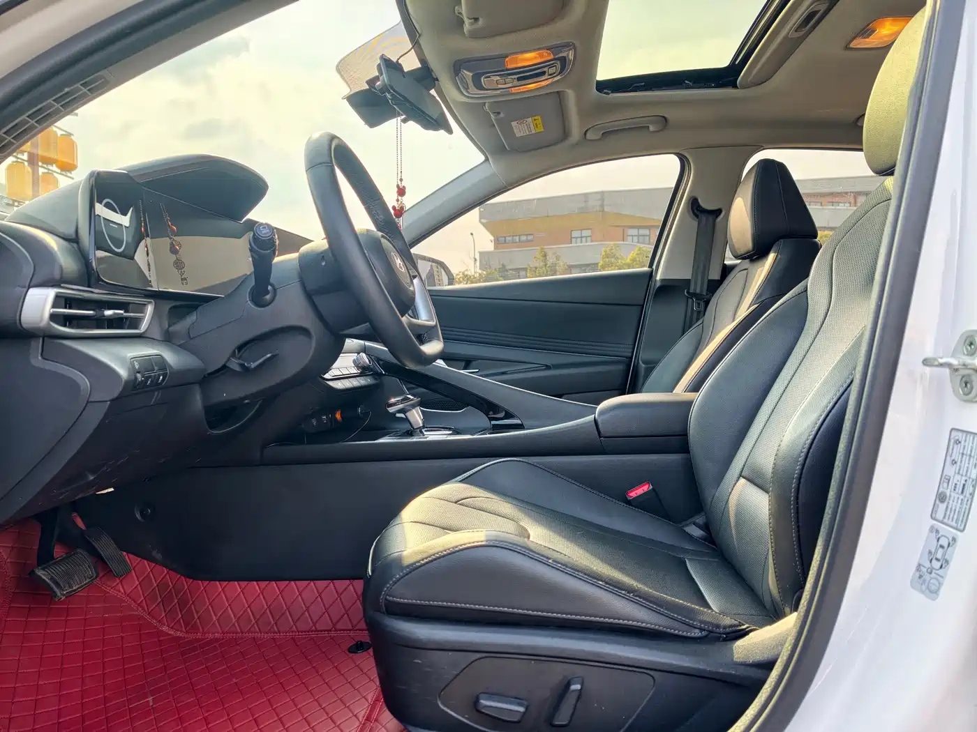 Hyundai Elantra 2023 Model 1.5L CVT LUX Premium Edition фото 8