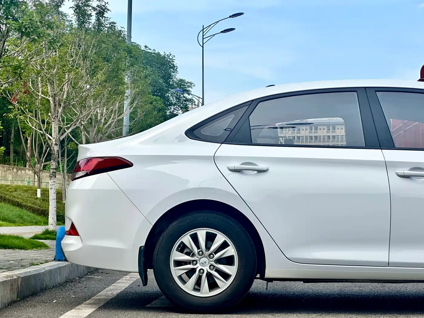 Hyundai Elantra 2018 1.6L Automatic Pleasing Edition GL China VI фото 5