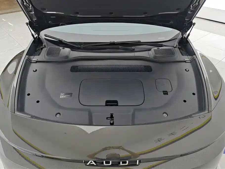Audi E5 Sportback 2026 2025 300kw 2WD
