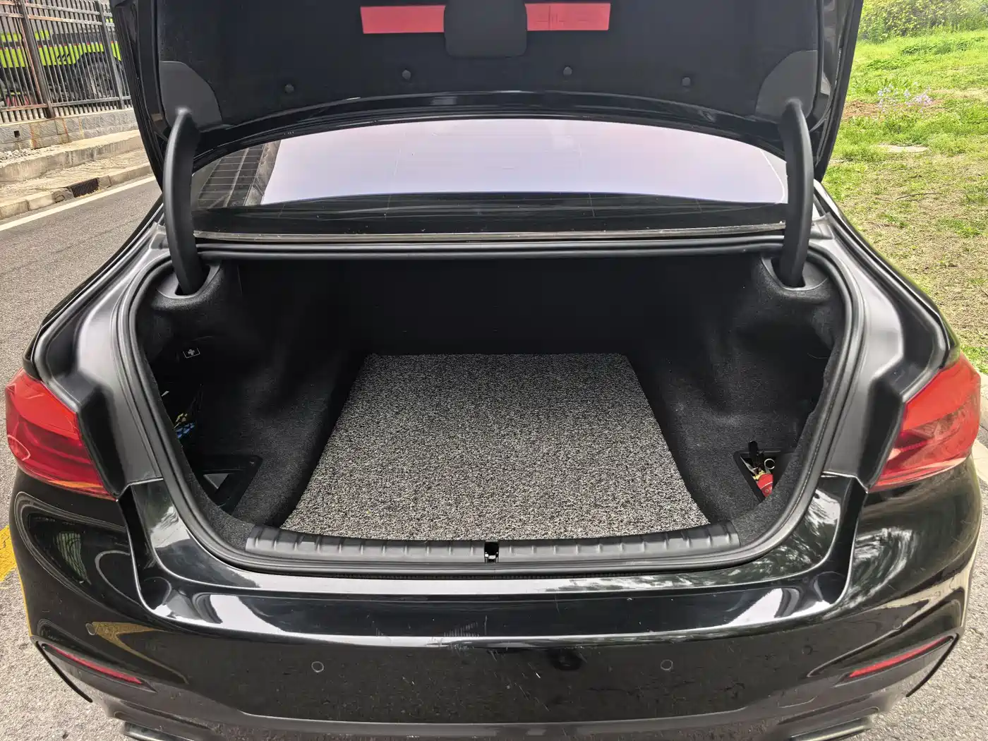 BMW 5 Series 2019 525Li M Sport Package фото 17
