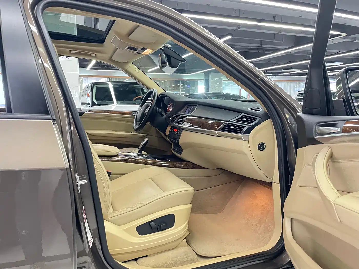 BMW X5 (Import) 2011 xDrive35i Leading Edition фото 8