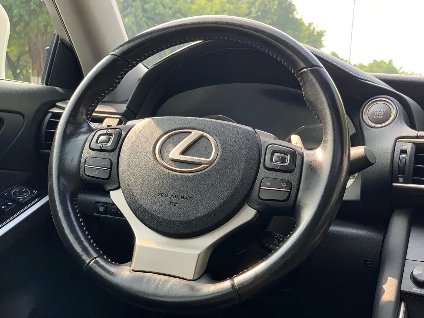 Lexus IS 2017 300 Fashion Edition фото 15