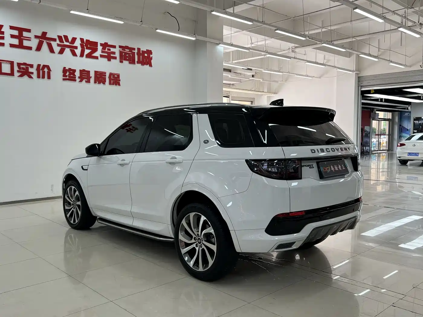 Land Rover Discovery Sport 2022 Model 249PS R-Dynamic S Performance Edition 5-Seater фото 9